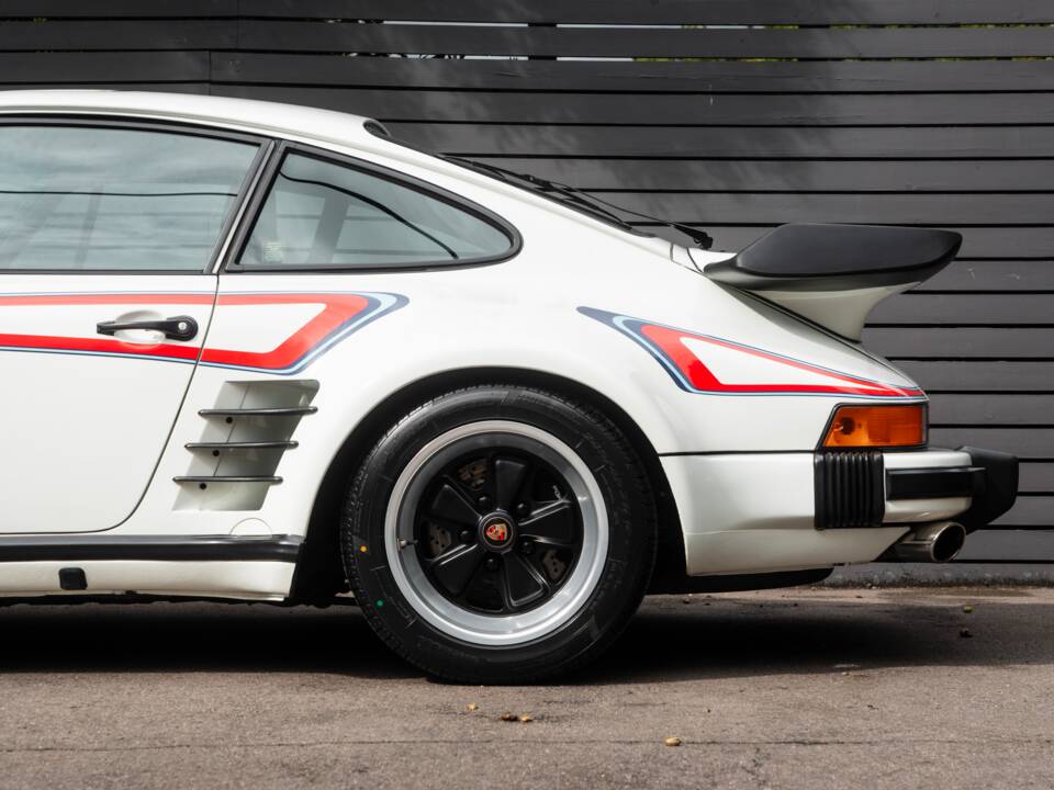 Image 10/50 of Porsche 911 Turbo LE (1989)
