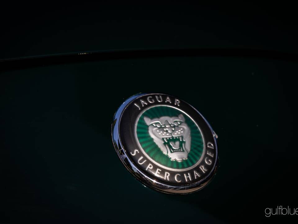 Image 7/70 of Jaguar XKR (2004)