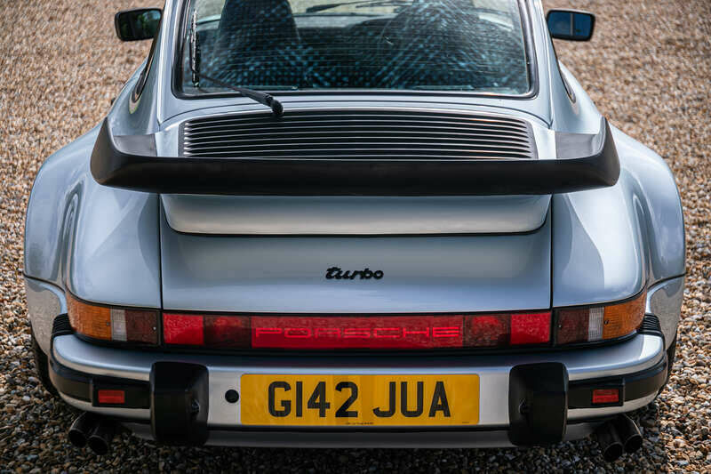 Image 34/40 of Porsche 911 Turbo LE (1989)