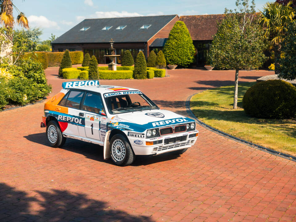 Image 4/28 of Lancia Delta HF Integrale Evoluzione I (1991)