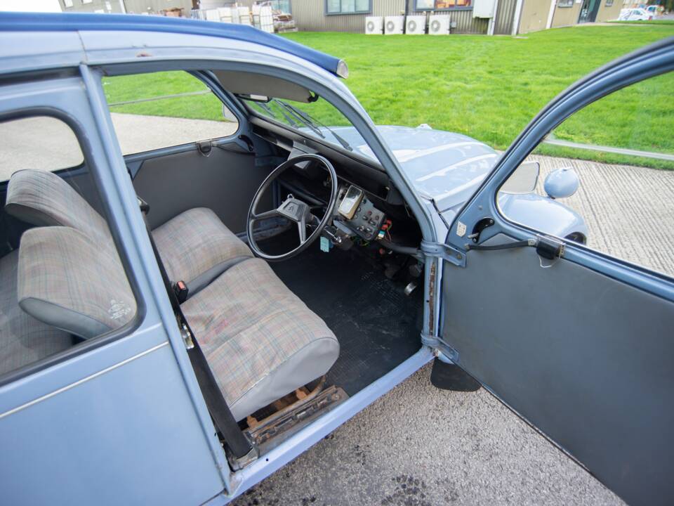 Image 9/38 de Citroën 2 CV 6 (1988)