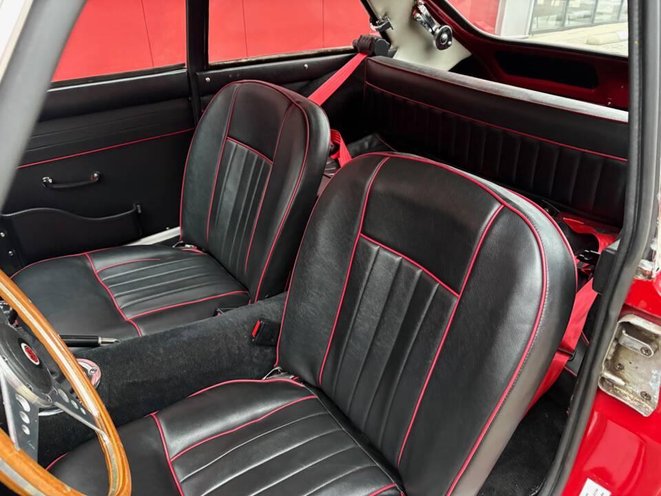 Image 7/23 of MG MGB GT (1968)