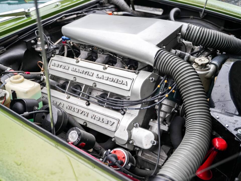 Immagine 7/50 di Aston Martin V8 Volante (1979)