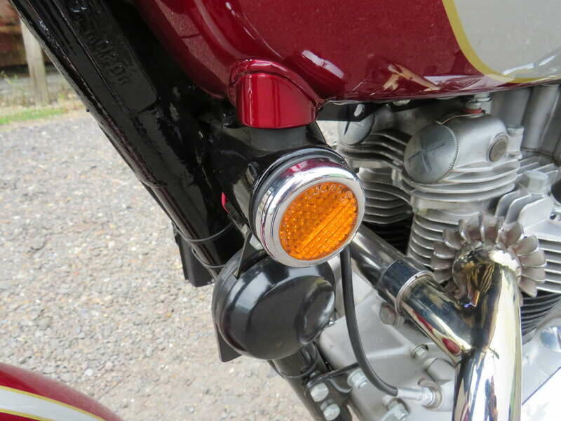 Image 21/50 de Triumph DUMMY (1970)