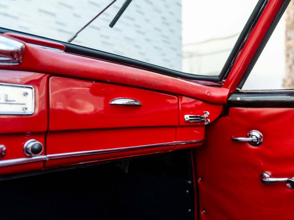 Image 2/19 of Mercedes-Benz 190 SL (1957)