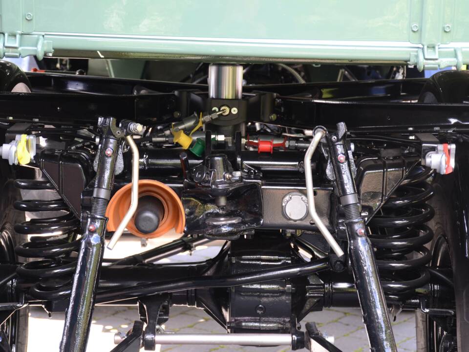 Image 22/71 of Mercedes-Benz Unimog U52 (1983)