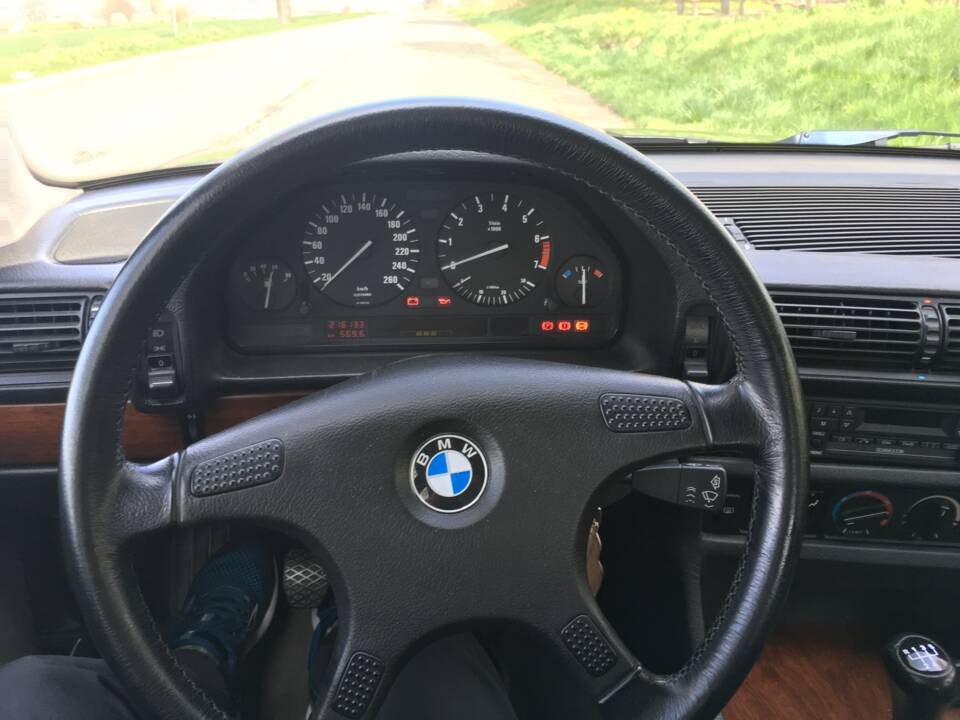 Image 2/22 of BMW 735i (1988)