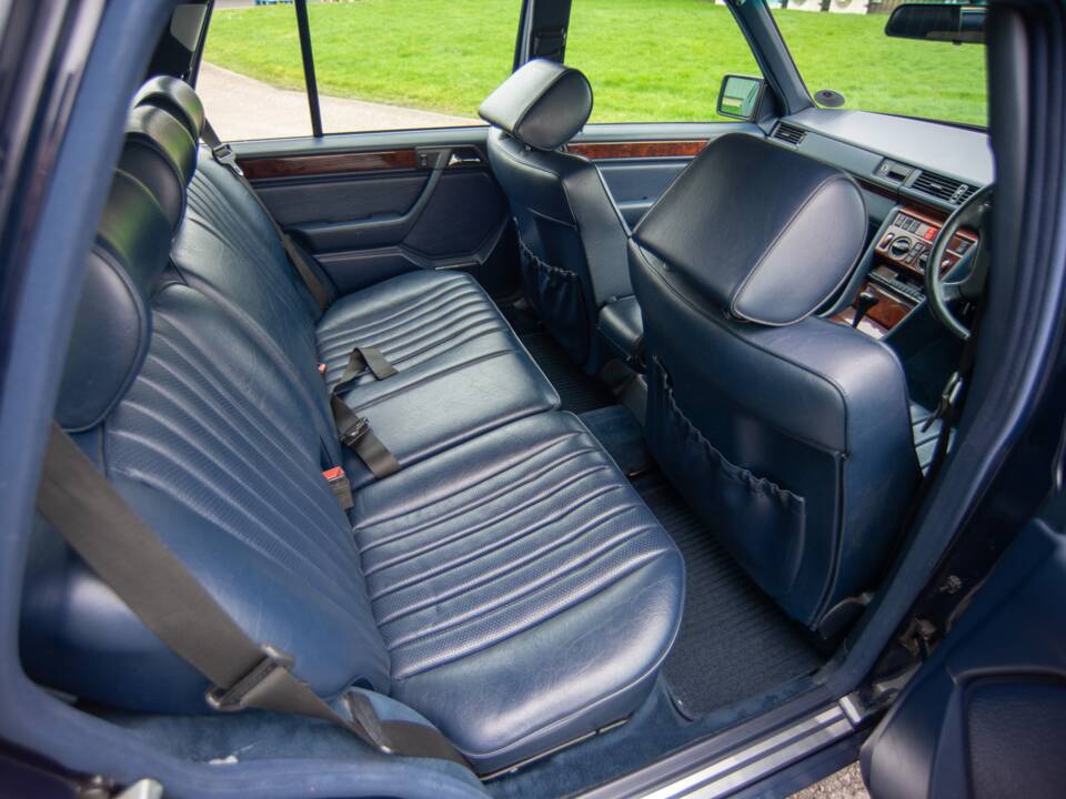 Bild 14/26 von Mercedes-Benz 300 TE (1992)