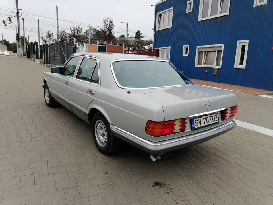 Image 6/8 de Mercedes-Benz 380 SE (1984)
