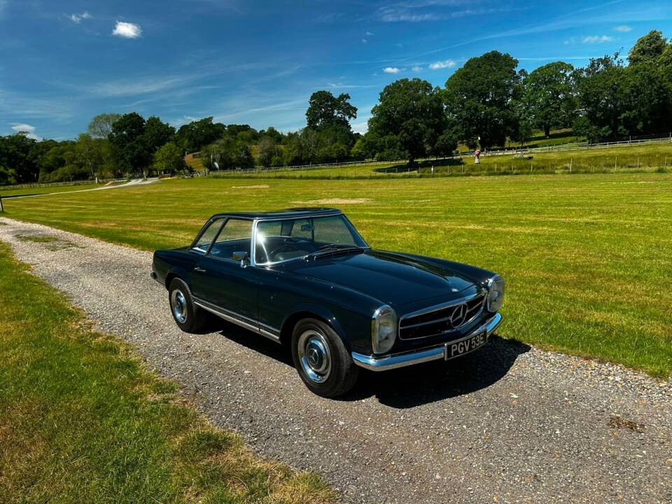 Image 46/55 of Mercedes-Benz 230 SL (1967)
