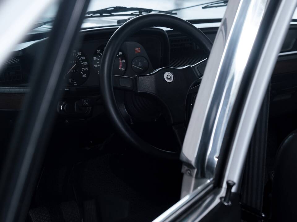 Bild 44/50 von BMW M 535i (1979)
