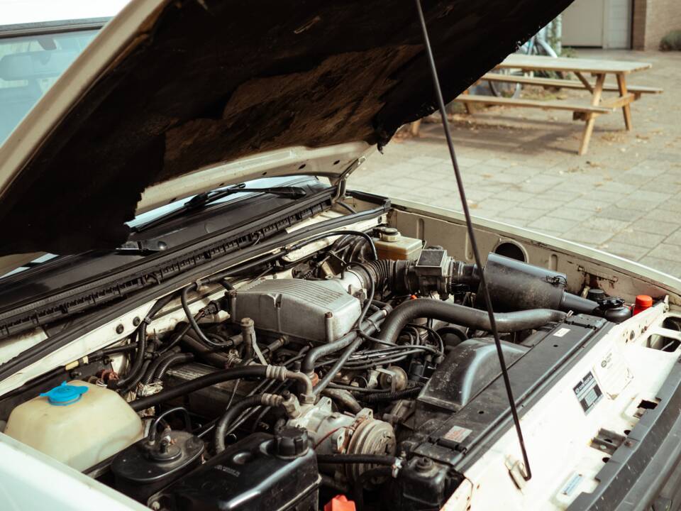 Image 17/18 of Land Rover Discovery (1990)