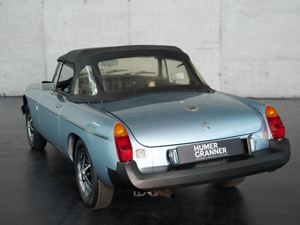 Image 14/50 of MG MGB (1976)
