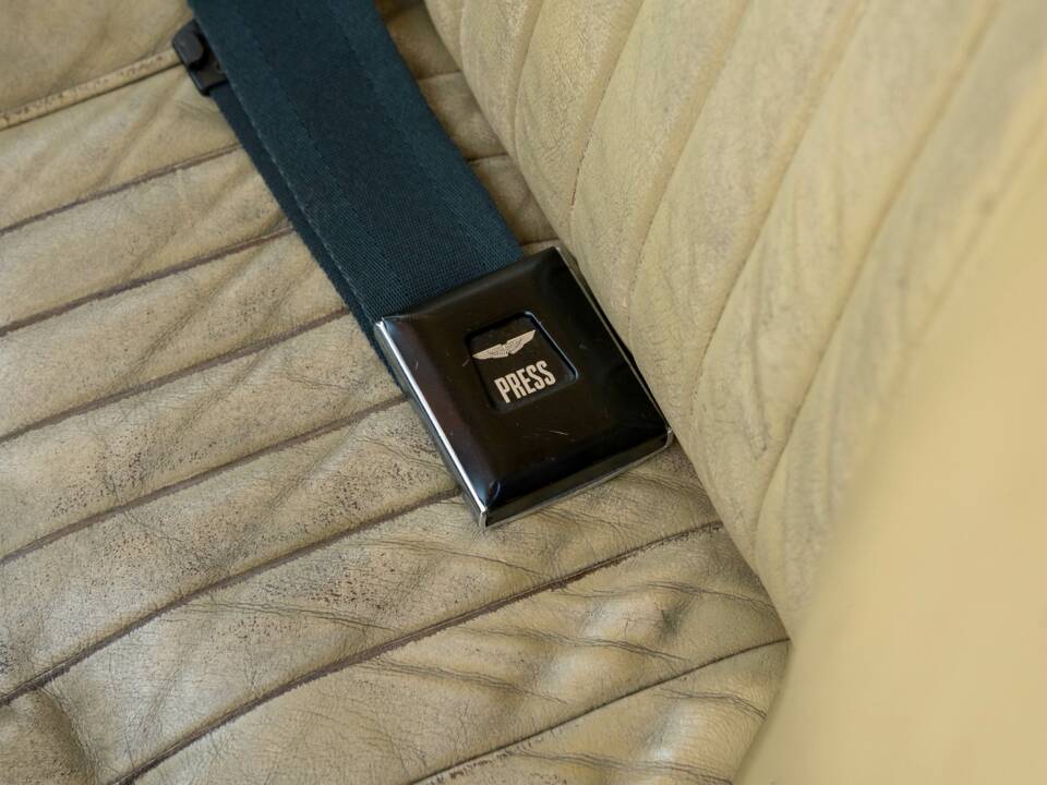 Immagine 30/36 di Aston Martin DB 6 Mk II (1970)