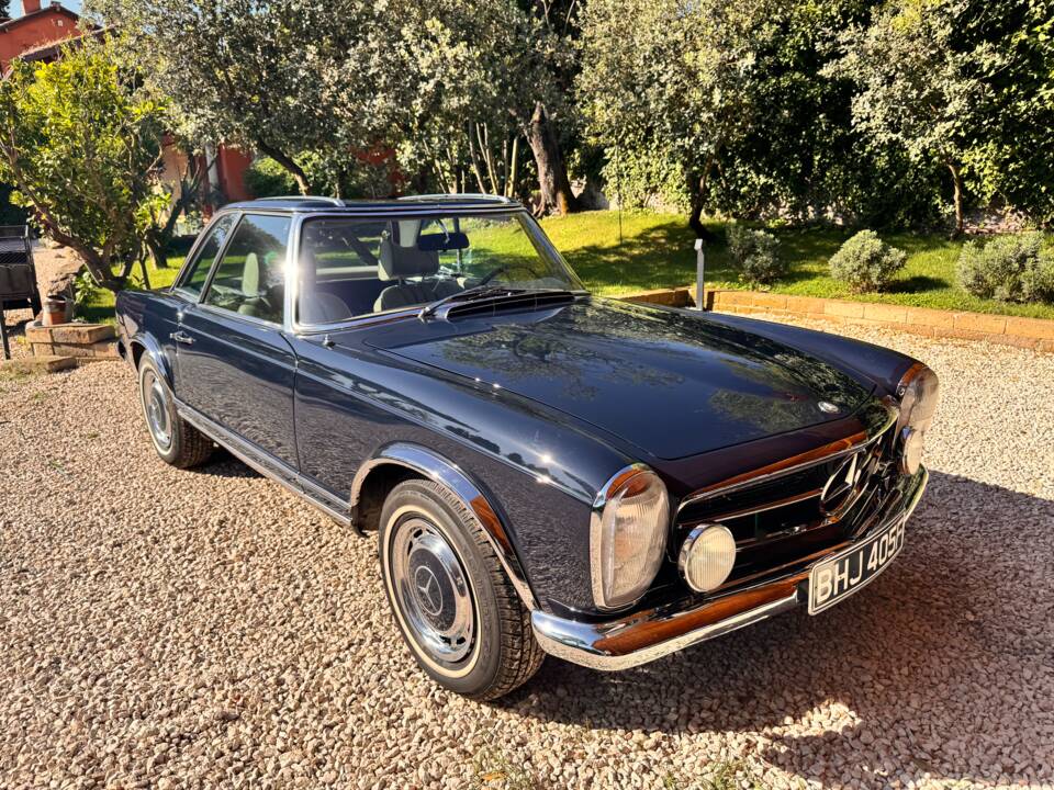 Image 2/26 de Mercedes-Benz 280 SL (1968)