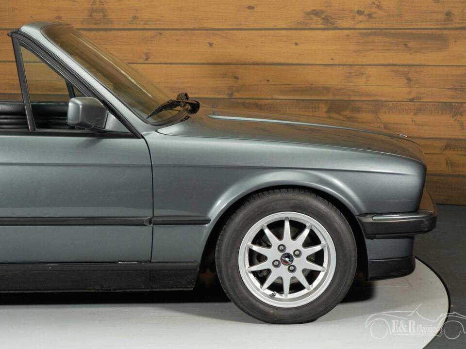 Image 14/19 of BMW 320i (1989)