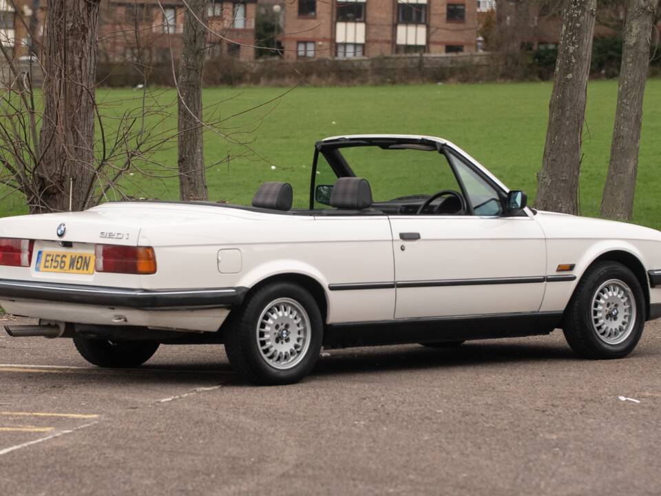 Image 3/50 of BMW 320i (1987)