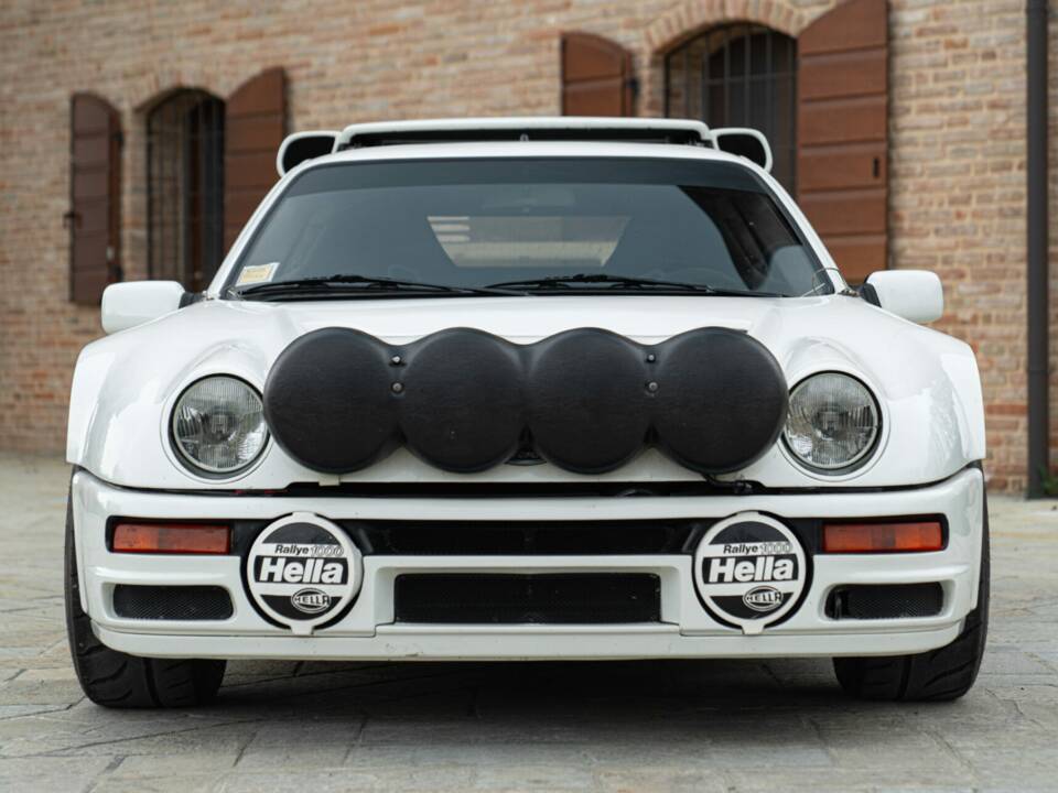 Image 4/50 of Ford RS200 (1987)