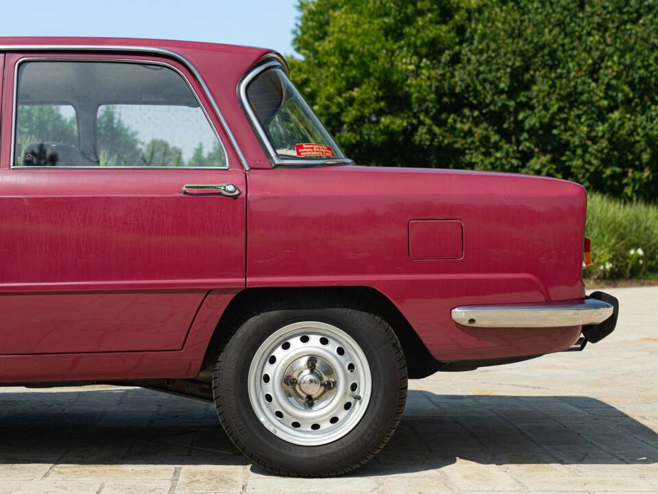 Immagine 13/50 di Alfa Romeo Giulia Nuova Super 1300 (1974)