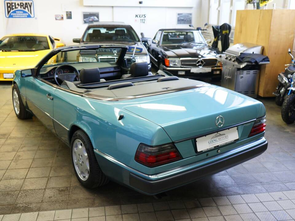 Afbeelding 21/50 van Mercedes-Benz 300 CE-24 (1993)
