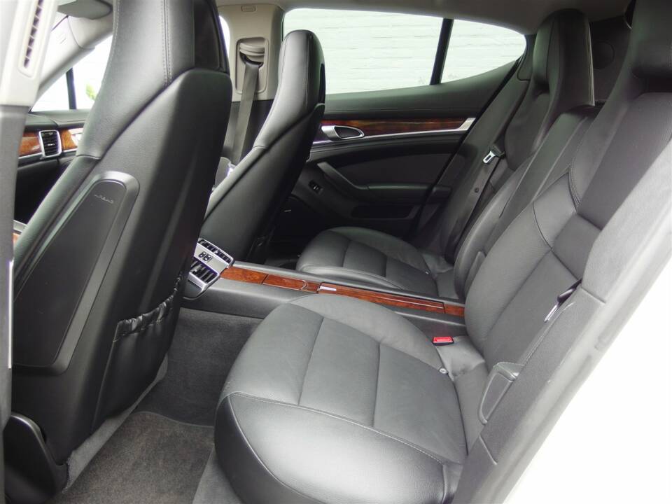 Image 69/98 of Porsche Panamera S (2010)