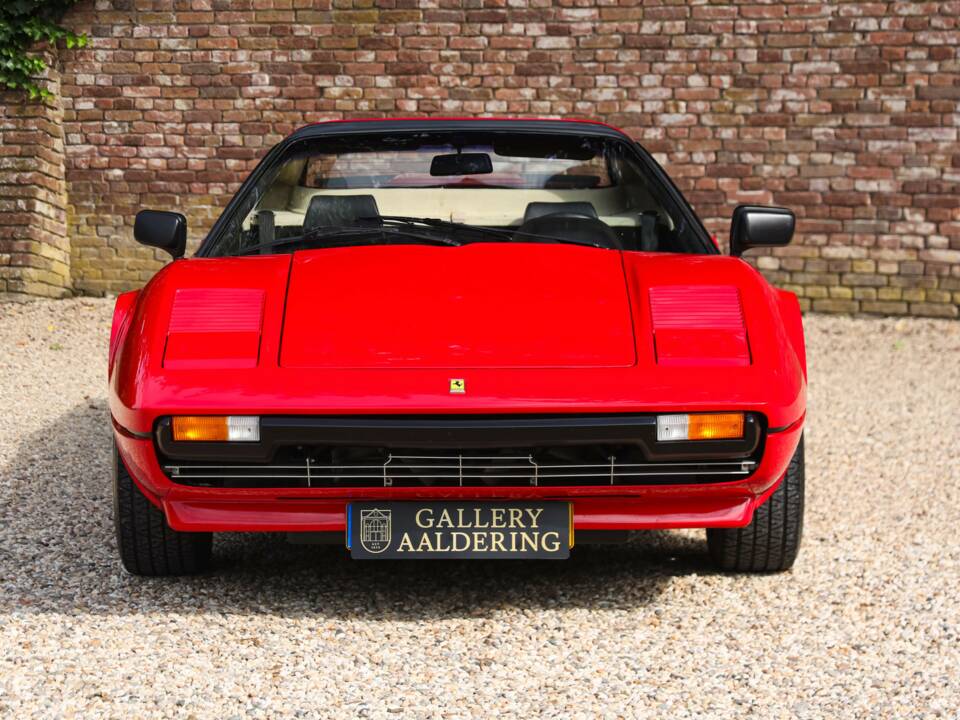 Image 23/50 de Ferrari 308 GTSi (1981)