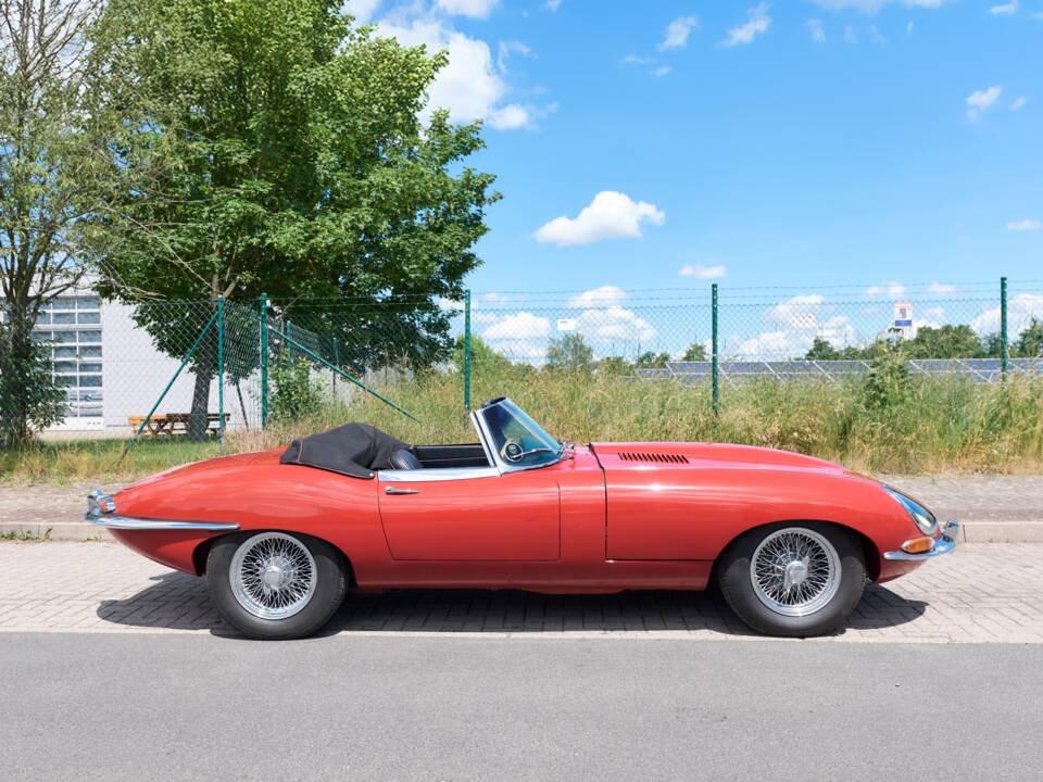 Image 47/80 of Jaguar E-Type 4.2 (1966)