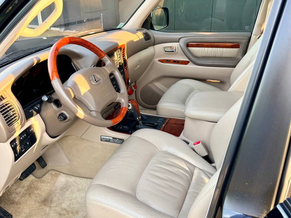 Image 12/32 of Lexus LX 470 (2003)