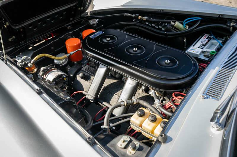 Image 27/49 de Ferrari 330 GT 2+2 (1966)