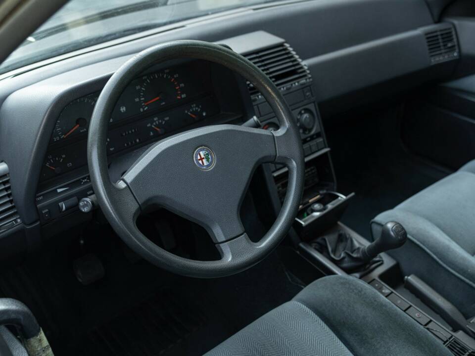 Image 33/50 of Alfa Romeo 164 2.0 (1990)