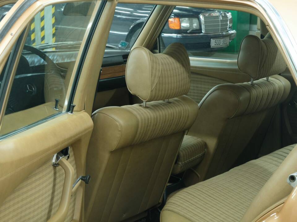Image 20/50 de Mercedes-Benz 350 SE (1973)