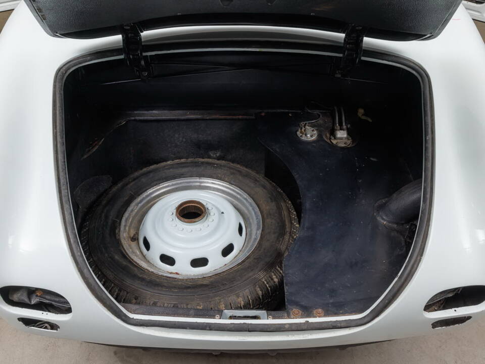 Image 17/50 of BMW 507 (1957)
