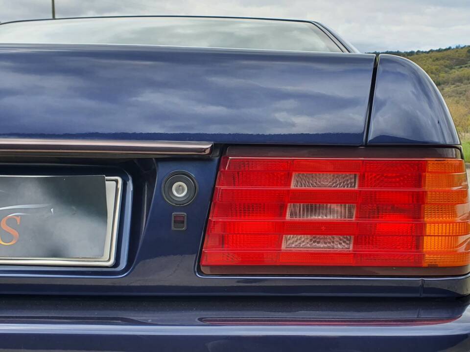 Image 28/43 of Mercedes-Benz SL 320 (1994)