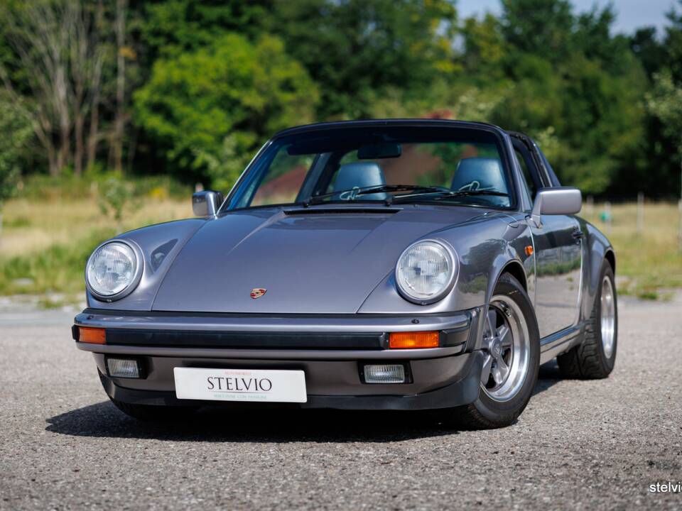 Image 1/44 de Porsche 911 Carrera 3.2 &quot;#250.000 911&quot; (1988)