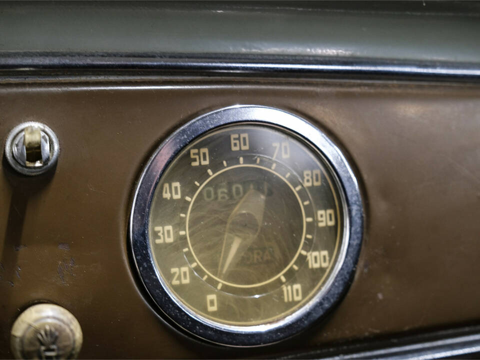 Image 11/18 of FIAT 500 C Giardiniera (1900)