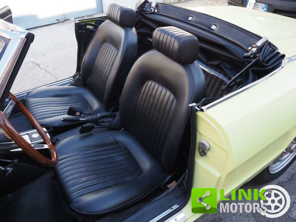 Image 5/10 of Alfa Romeo 2000 Spider Veloce (1975)