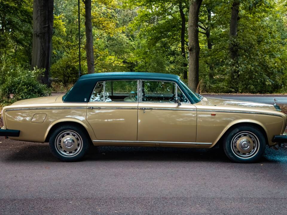 Image 2/36 de Rolls-Royce Silver Shadow II (1980)