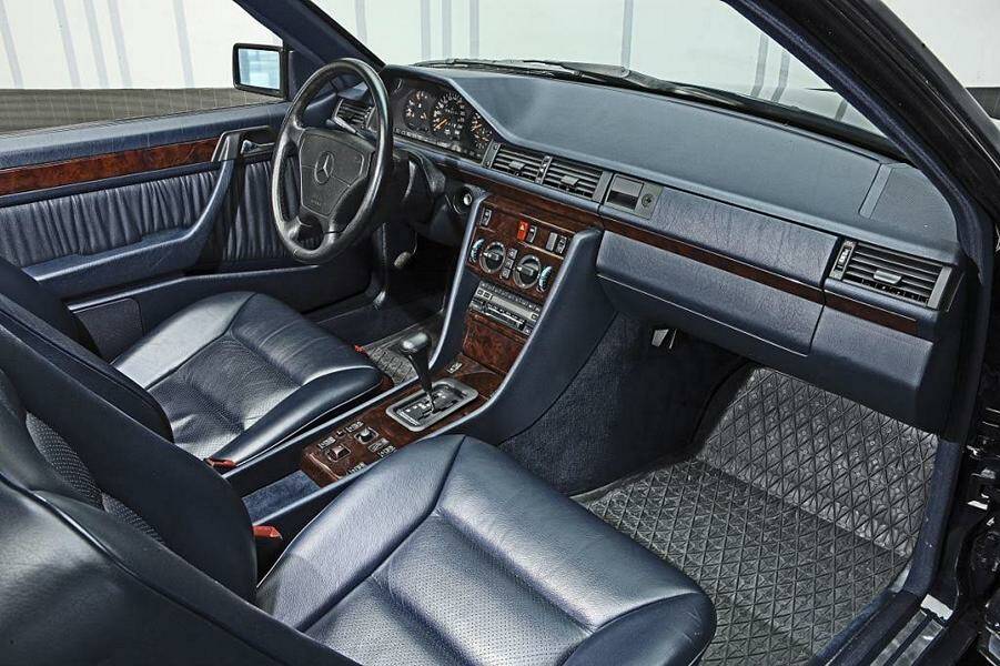 Image 7/10 of Mercedes-Benz 300 CE-24 (1992)