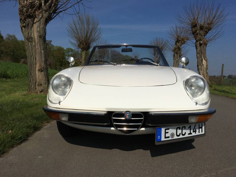 Image 2/11 of Alfa Romeo Spider 1300 Junior (1970)