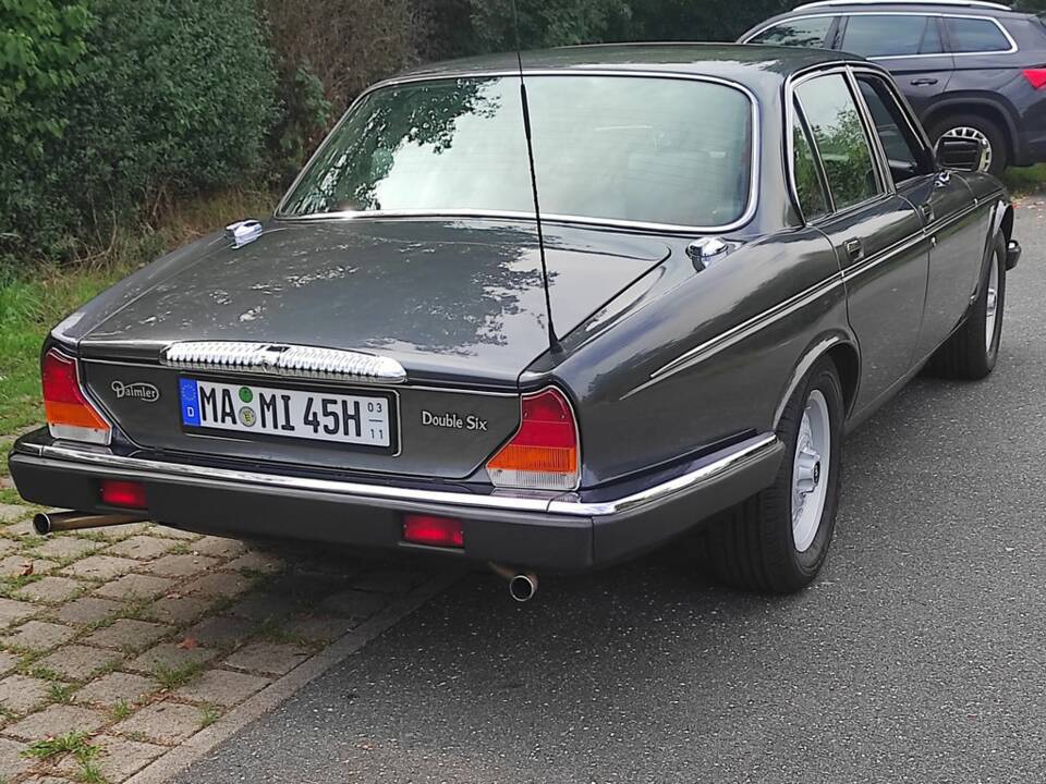 Bild 7/8 von Daimler Double Six (1991)