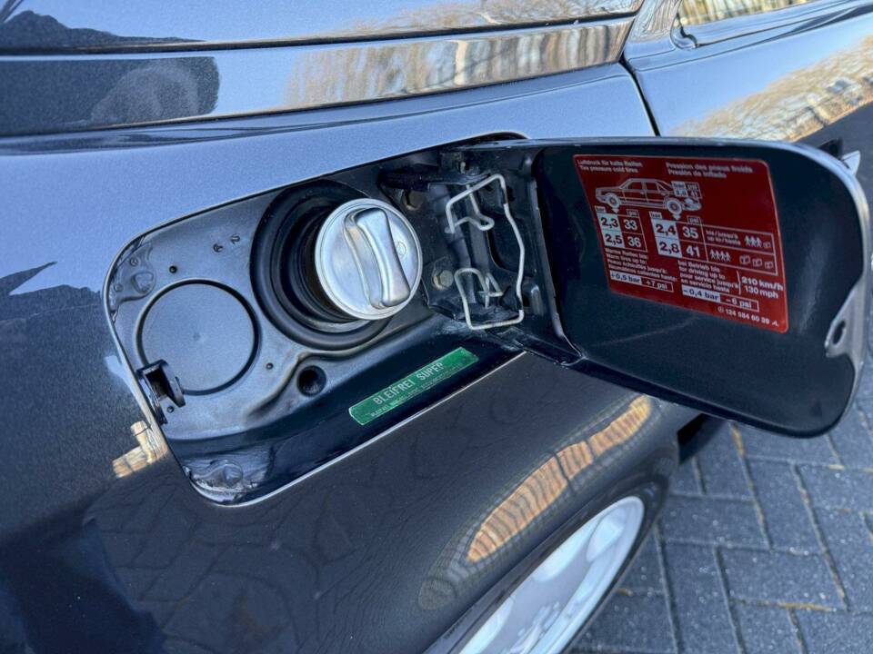 Immagine 22/36 di Mercedes-Benz 500 E (1991)