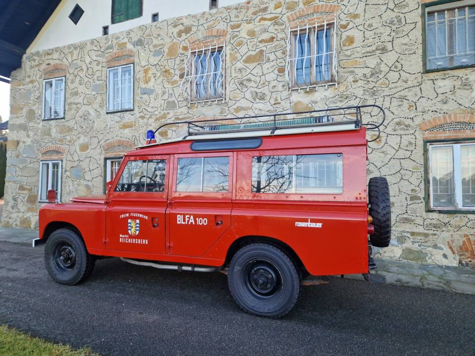 Image 4/54 of Land Rover 109 (1970)