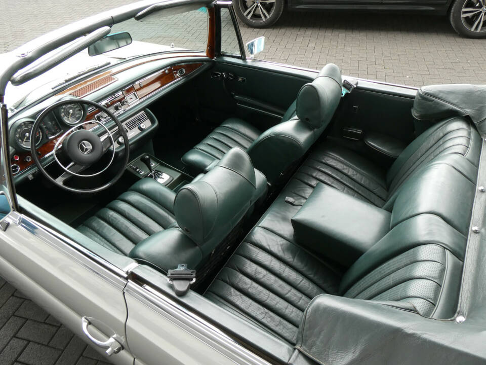 Image 18/31 of Mercedes-Benz 280 SE 3,5 (1970)