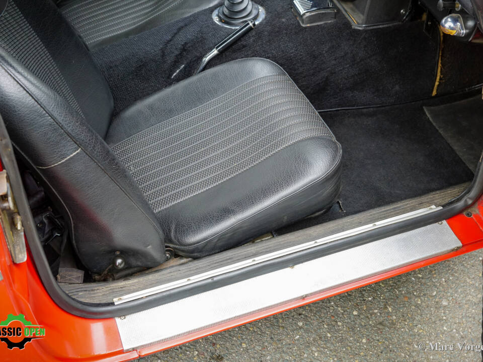 Image 12/46 de MG MGB GT V8 (1975)