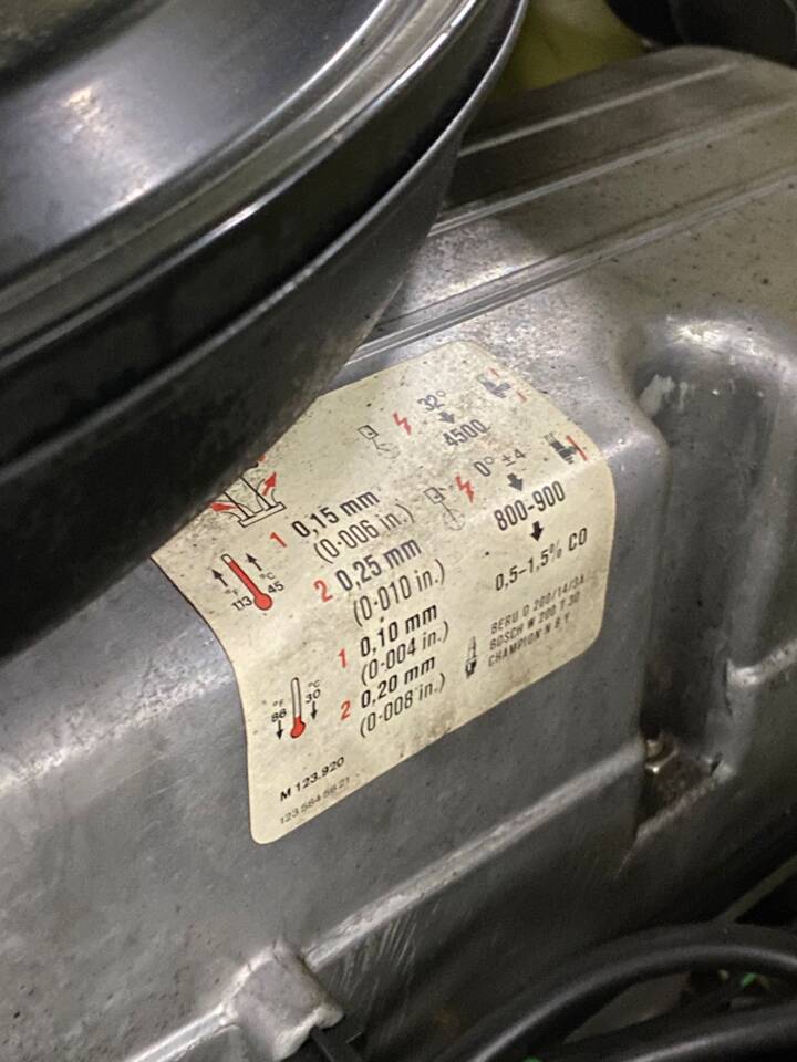 Bild 29/71 von Mercedes-Benz 250 (1979)