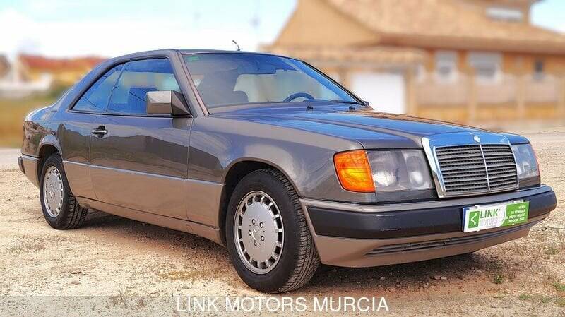 Immagine 2/10 di Mercedes-Benz 300 CE (1991)