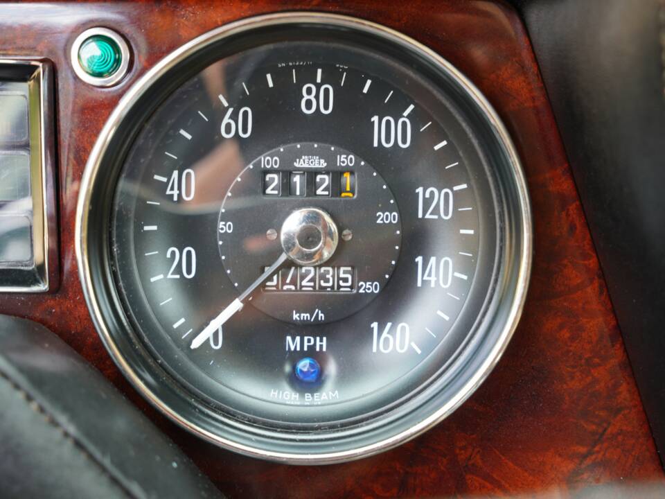 Image 43/50 of Jensen Interceptor MK III (1976)