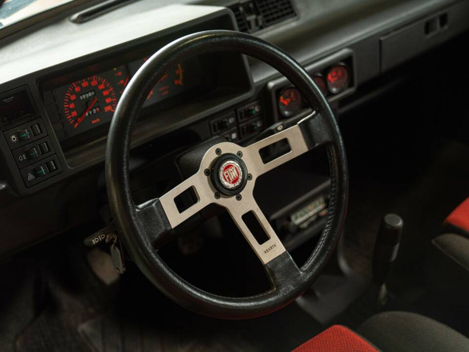 Image 39/50 of FIAT Ritmo 105 TC (1983)