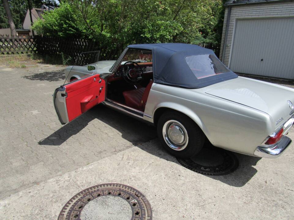 Image 15/27 of Mercedes-Benz 230 SL (1964)