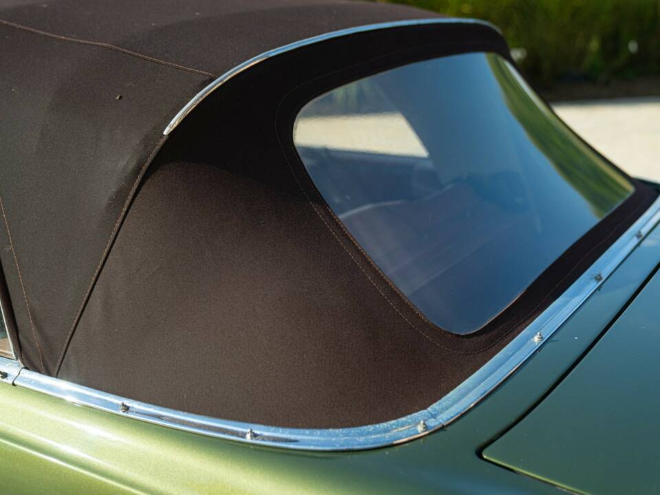 Image 32/50 of Mercedes-Benz 220 SE b (1964)